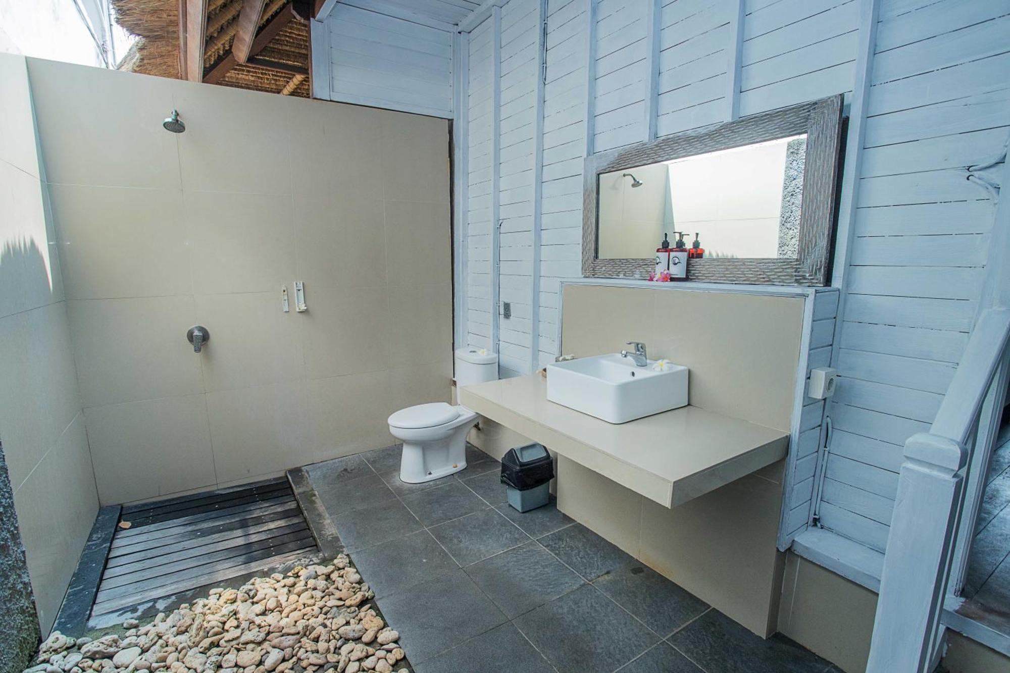 Koji Garden Huts Hotel นูซาเลมโบงัน ภายนอก รูปภาพ