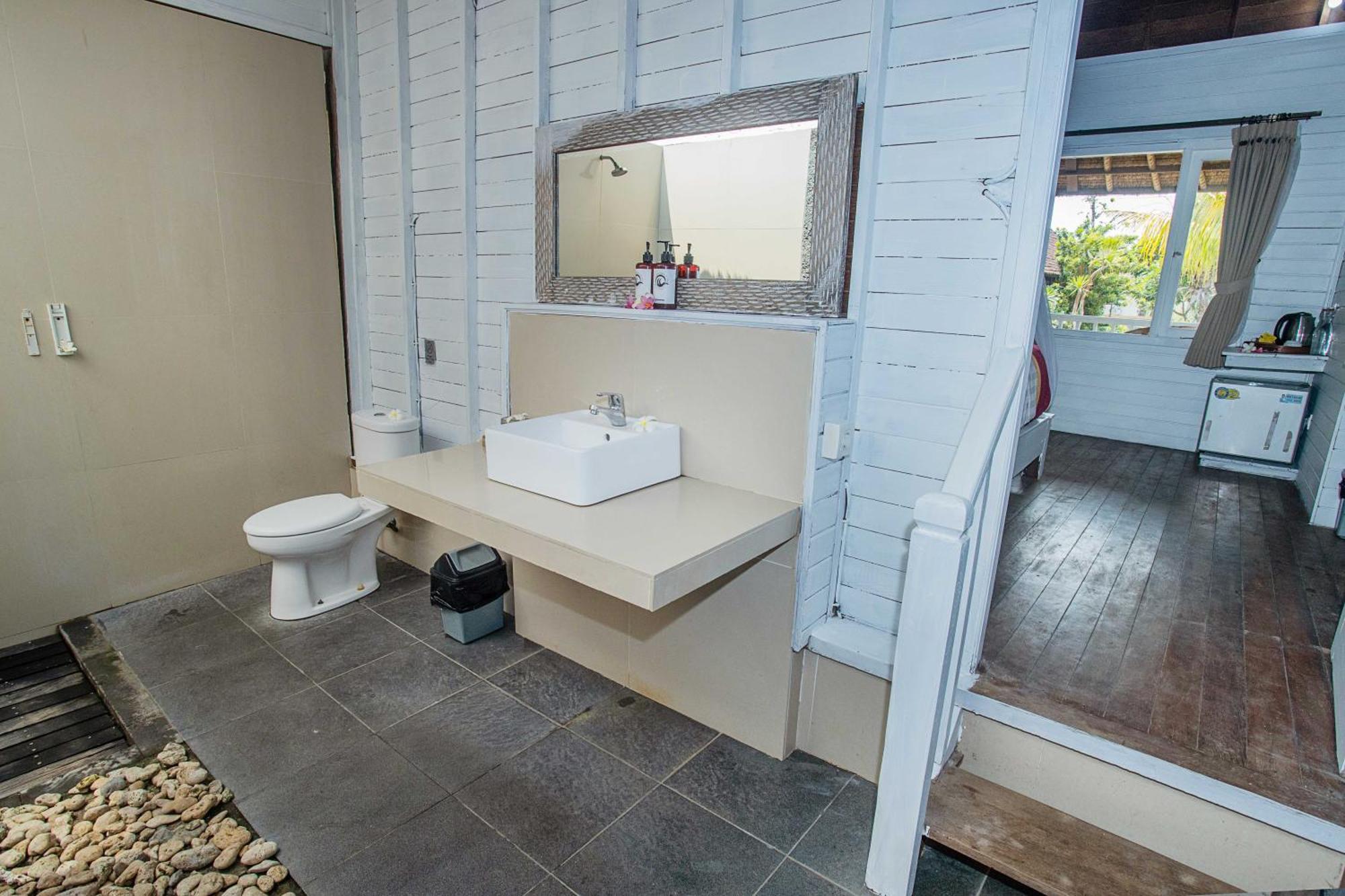 Koji Garden Huts Hotel นูซาเลมโบงัน ภายนอก รูปภาพ