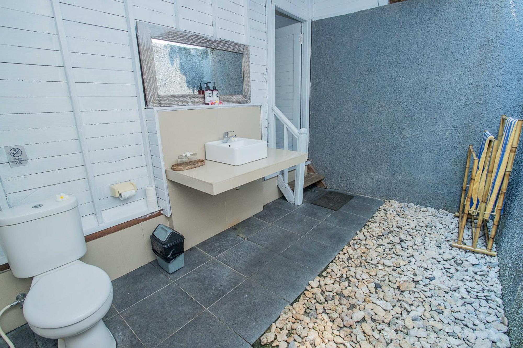 Koji Garden Huts Hotel นูซาเลมโบงัน ภายนอก รูปภาพ