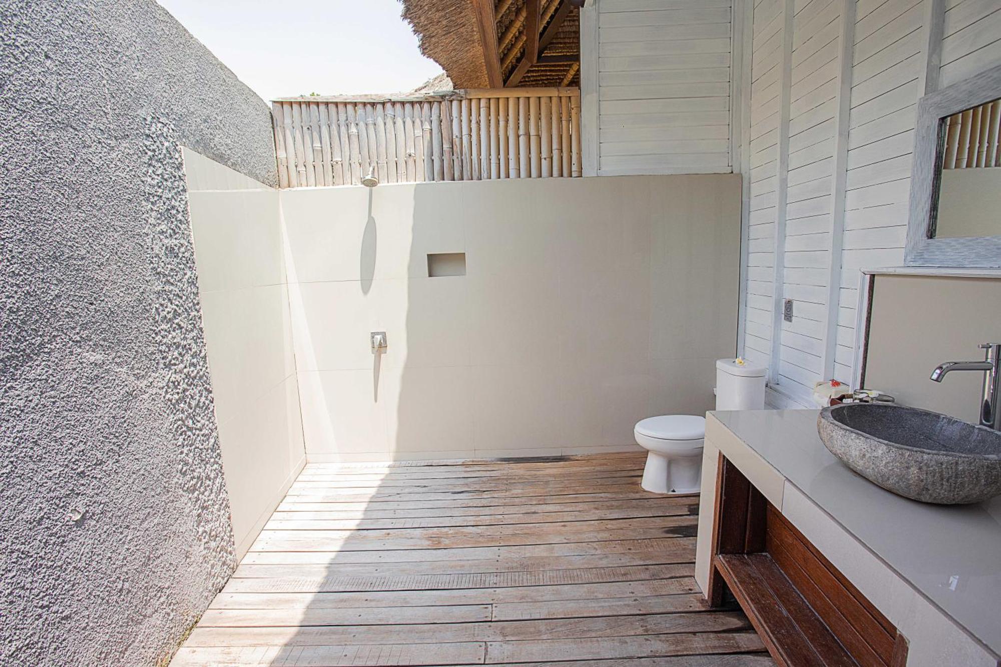 Koji Garden Huts Hotel นูซาเลมโบงัน ภายนอก รูปภาพ