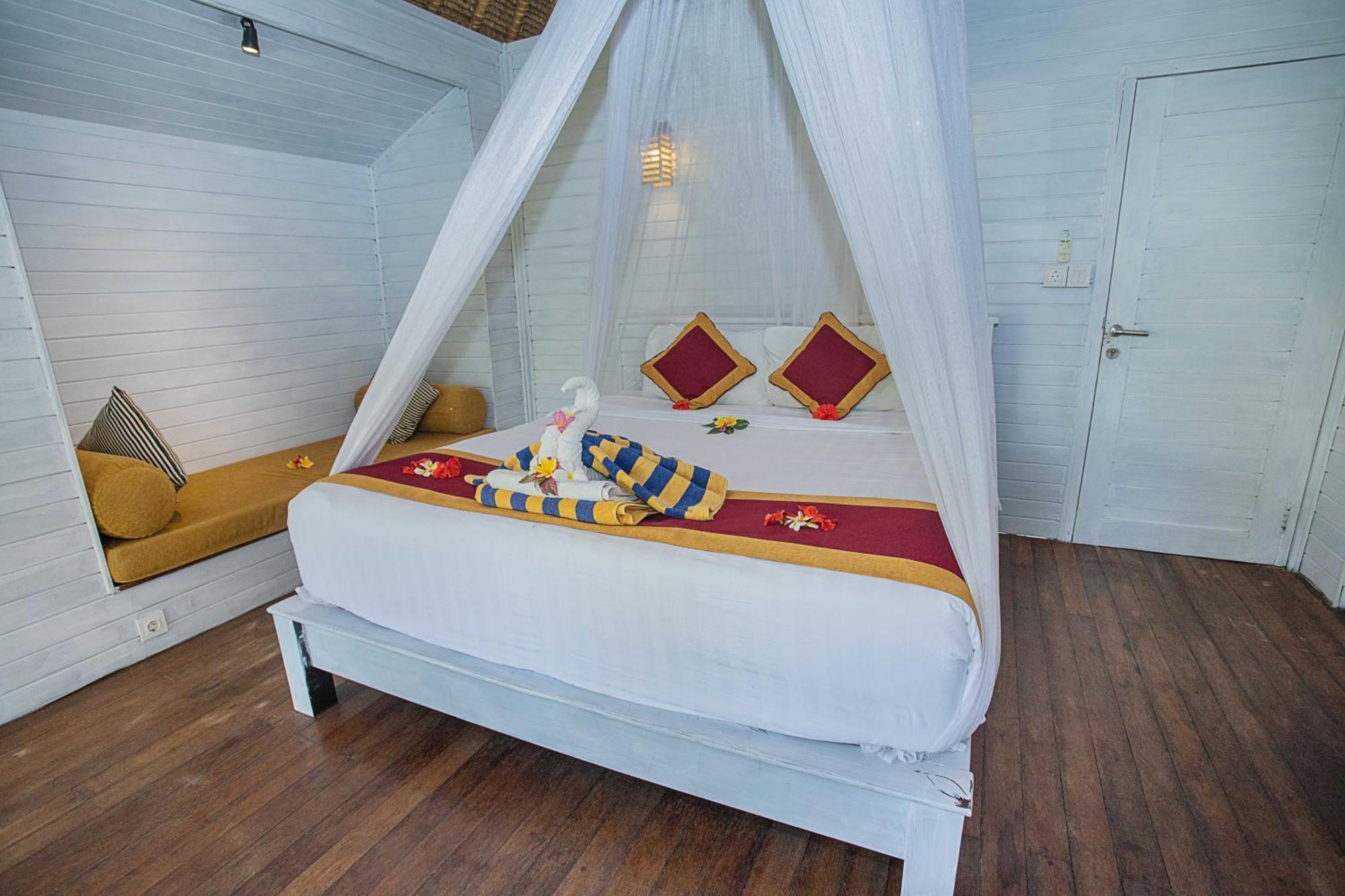 Koji Garden Huts Hotel นูซาเลมโบงัน ภายนอก รูปภาพ